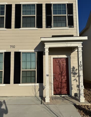 3-bedroom rental at 7110 Magnolia Creek Unit 101 in San Antonio, TX — photo 1