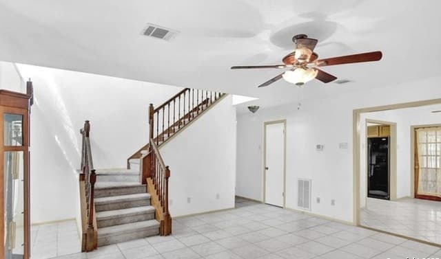3-bedroom rental at 353 Eagle Ridge in Floresville, TX — photo 4