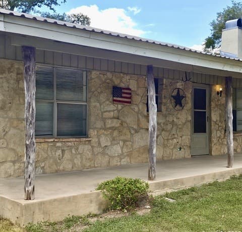 3-bedroom rental at 21 Wasp Creek Rd in Boerne, TX — photo 4
