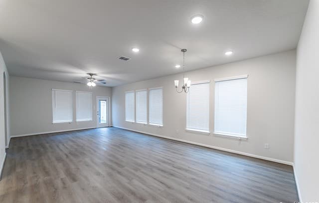 3-bedroom rental at 5901 Fannin Point in Schertz, TX — photo 2