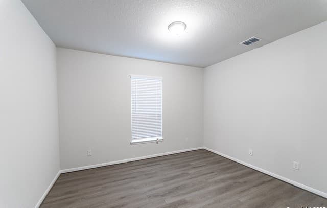 3-bedroom rental at 5901 Fannin Point in Schertz, TX — photo 5