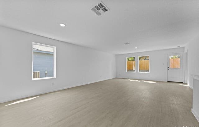 4-bedroom rental at 7614 Bohemian Grove in San Antonio, TX — photo 2