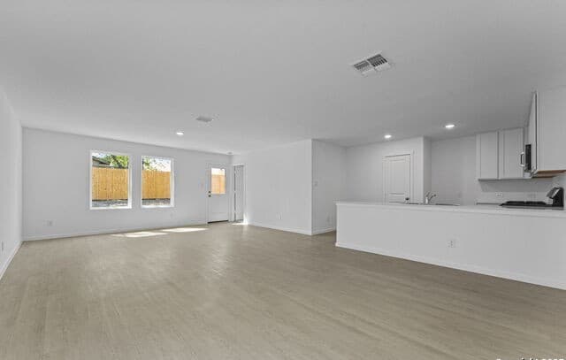 4-bedroom rental at 7614 Bohemian Grove in San Antonio, TX — photo 4