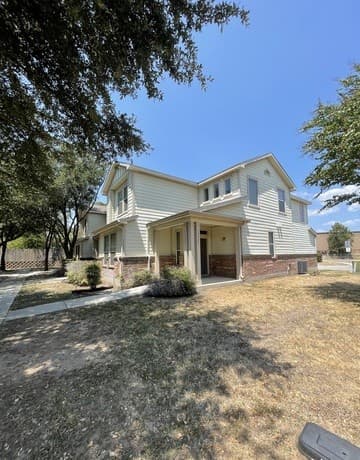 3-bedroom rental at 13523 Bristow Dawn in San Antonio, TX — photo 2
