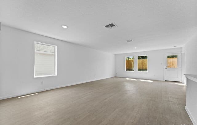 4-bedroom rental at 7622 Bohemian Grove in San Antonio, TX — photo 2