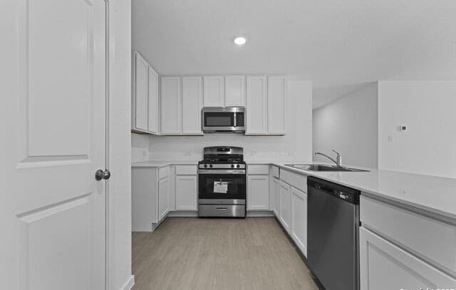 4-bedroom rental at 7622 Bohemian Grove in San Antonio, TX — photo 5
