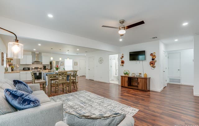 3-bedroom rental at 1039 Mckinley Ave in San Antonio, TX — photo 1