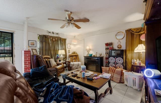 3-bedroom rental at 5030 Creekmoor in San Antonio, TX — photo 5