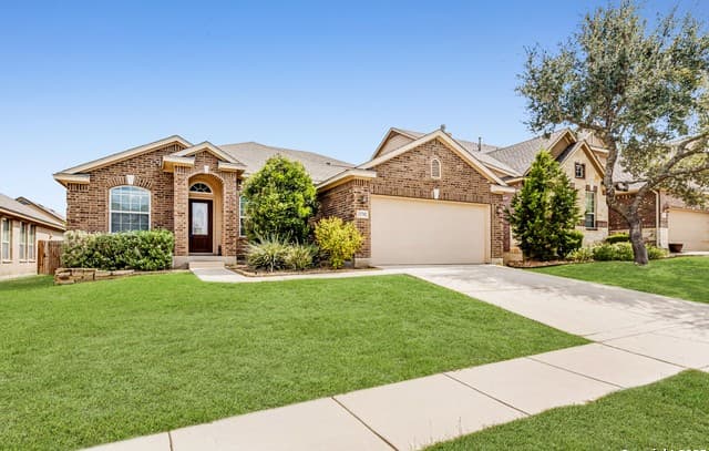 4-bedroom rental at 23702 Misty Peak in San Antonio, TX — photo 2