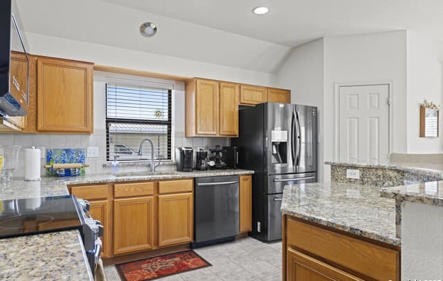 3-bedroom rental at 564 Gypsum Mine Road in Fredericksburg, TX — photo 4