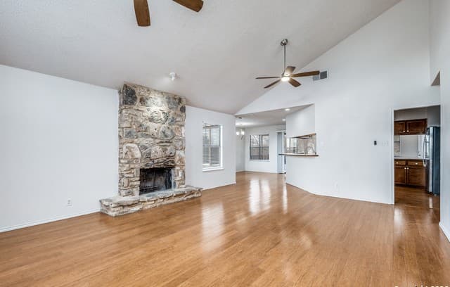 3-bedroom rental at 7543 Utsa in San Antonio, TX — photo 4