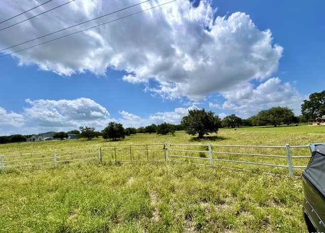 rental at 3200 N Ih 35 in Natalia, TX — photo 1
