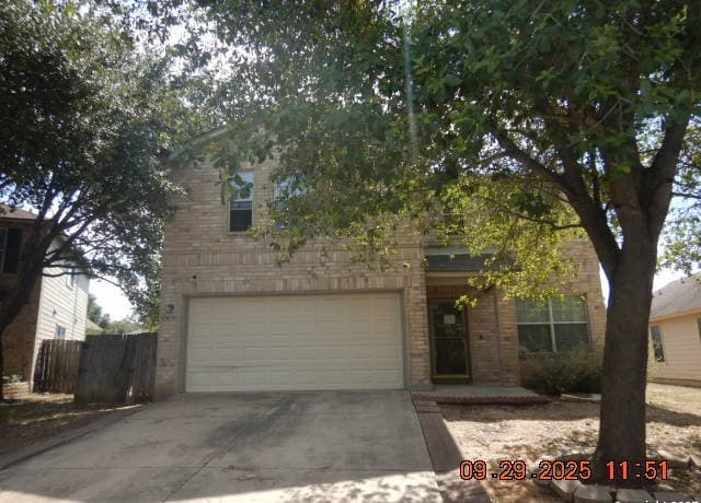 5-bedroom rental at 10610 Terrace Plain in San Antonio, TX — photo 1
