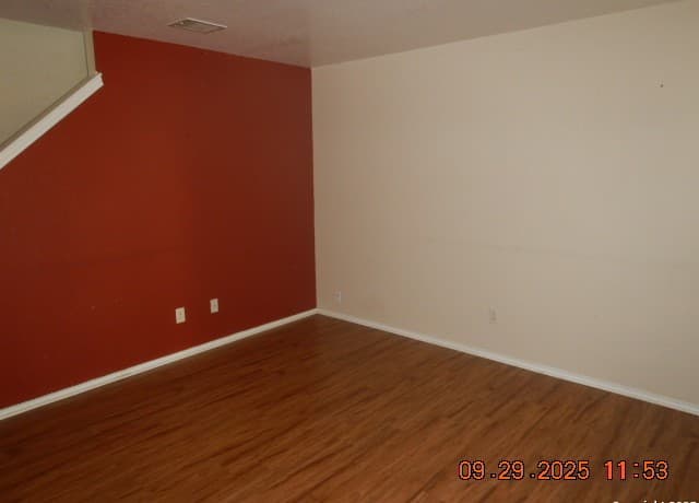 5-bedroom rental at 10610 Terrace Plain in San Antonio, TX — photo 2