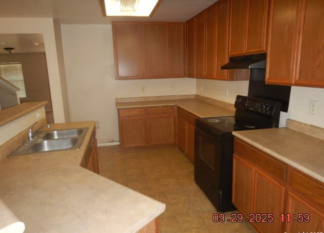 5-bedroom rental at 10610 Terrace Plain in San Antonio, TX — photo 5