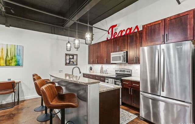 2-bedroom rental at 1339 S Flores Unit 106B in San Antonio, TX — photo 3