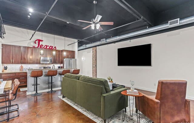 2-bedroom rental at 1339 S Flores Unit 106B in San Antonio, TX — photo 5