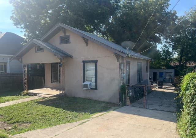 2-bedroom rental at 302 Regina in San Antonio, TX — photo 4