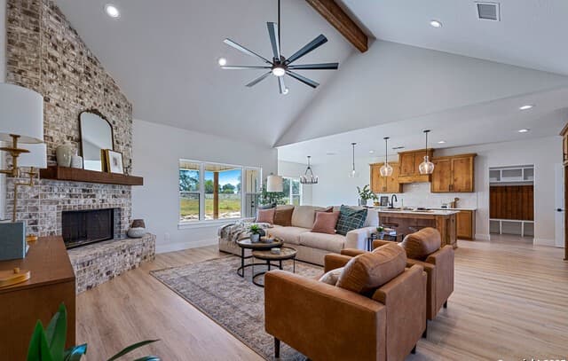 4-bedroom rental at 156 Firewheel Loop in Floresville, TX — photo 5