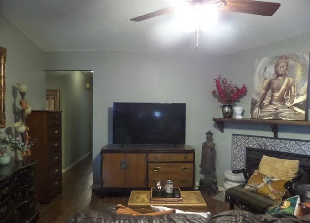 3-bedroom rental at 8411 Forest Ridge in San Antonio, TX — photo 3