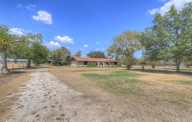 3-bedroom rental at 255 Brehm Ln in Cibolo, TX — photo 3