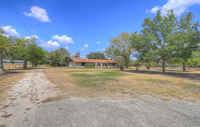 3-bedroom rental at 255 Brehm Ln in Cibolo, TX — photo 4
