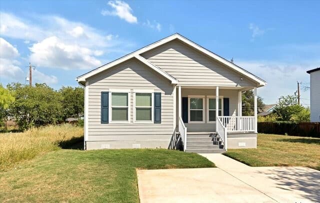 4-bedroom rental at 611 Rudolph in San Antonio, TX — photo 1