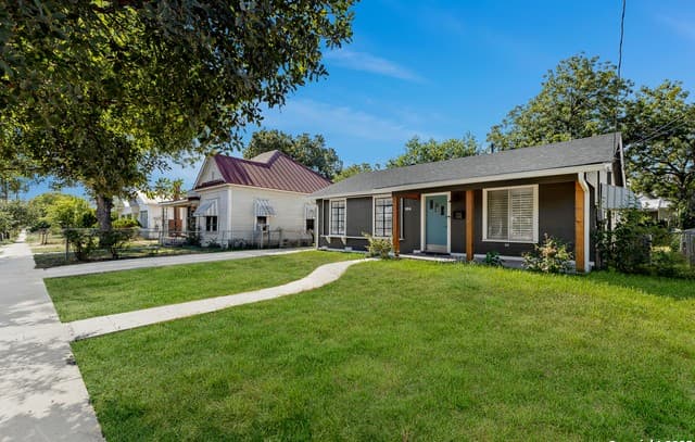 2-bedroom rental at 204 Carolina in San Antonio, TX — photo 3