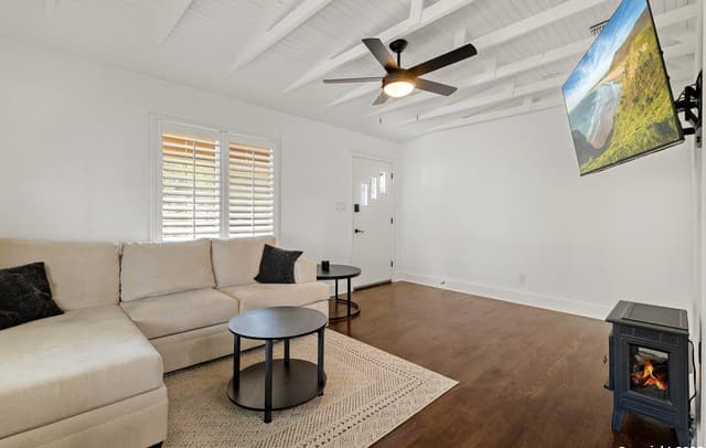 2-bedroom rental at 204 Carolina in San Antonio, TX — photo 5