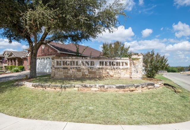 4-bedroom rental at 634 Kate Schenck in San Antonio, TX — photo 2