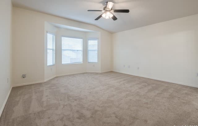4-bedroom rental at 634 Kate Schenck in San Antonio, TX — photo 4
