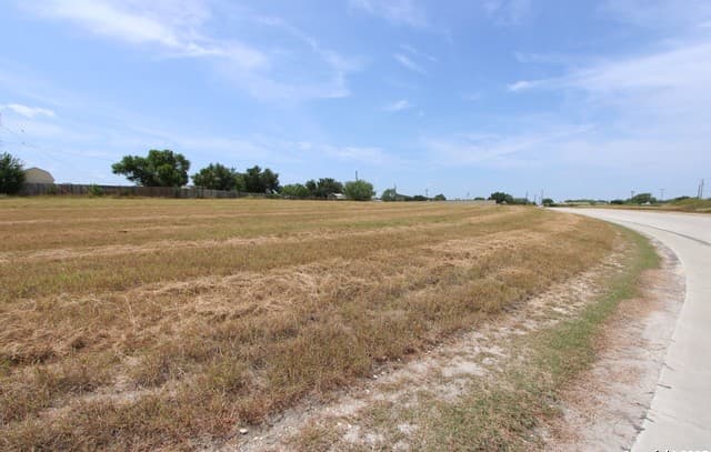 rental at LOT 81 BLK A Nottingham Ln in Kenedy, TX — photo 1