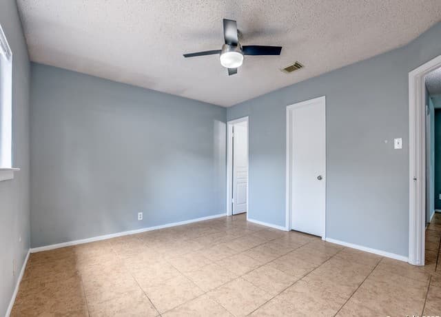 3-bedroom rental at 7727 Chatsworth in San Antonio, TX — photo 5