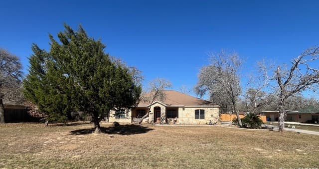 Home for sale at 383 Rosewood in La Vernia, TX — photo 2