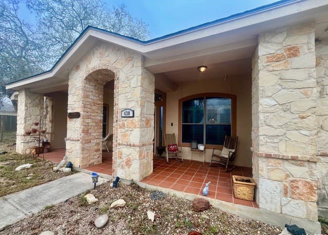 Home for sale at 383 Rosewood in La Vernia, TX — photo 4
