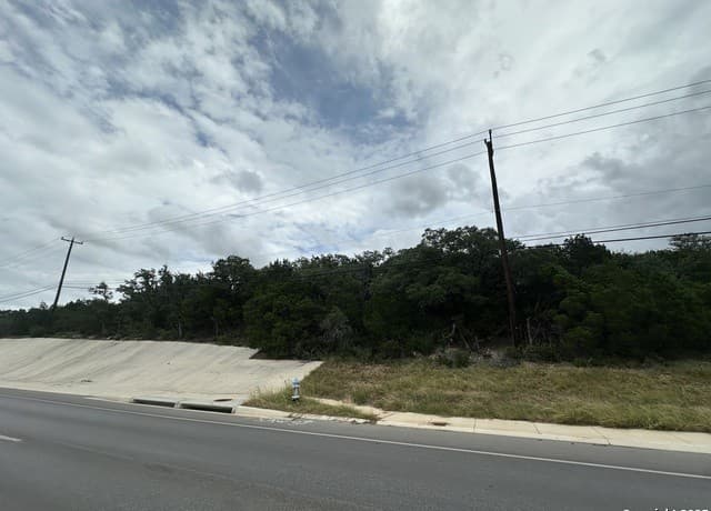 rental at UNIT 12 Block 7 track 4,5,6 in San Antonio, TX — photo 3