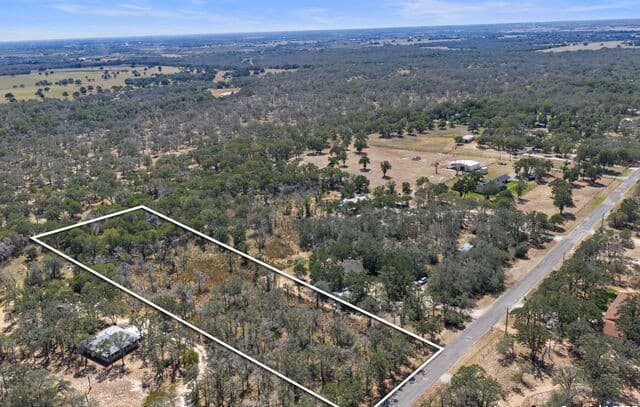 rental at 1963 Deer Trail in Floresville, TX — photo 2