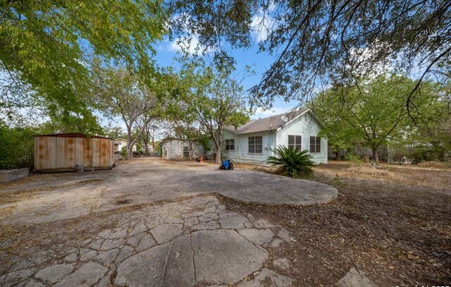3-bedroom rental at 1703 San Casimiro in San Antonio, TX — photo 1