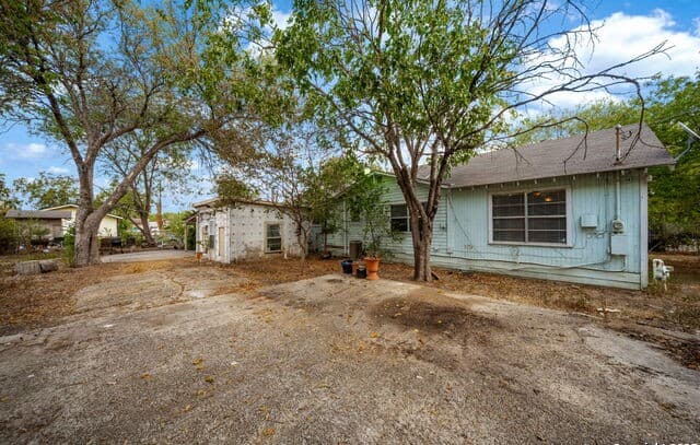 3-bedroom rental at 1703 San Casimiro in San Antonio, TX — photo 3