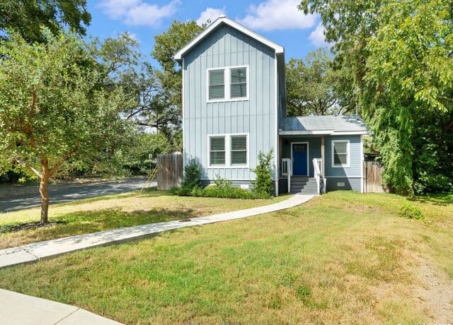Home for sale at 737 E Magnolia Avenue in San Antonio, TX — photo 2