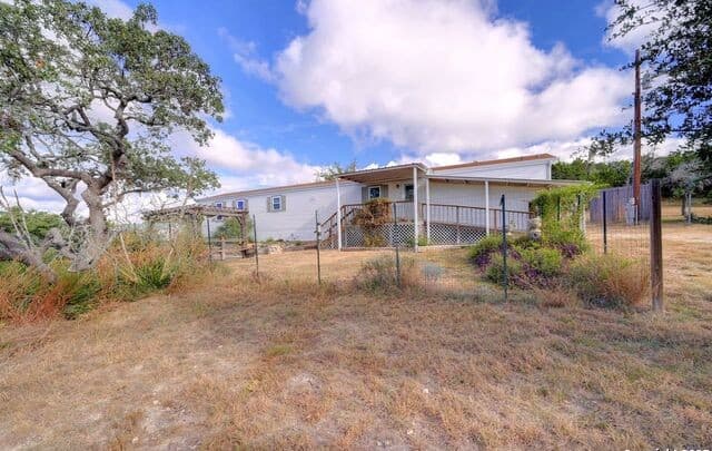 3-bedroom rental at 113 Southview in Kendalia, TX — photo 4