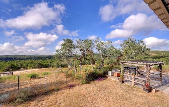 3-bedroom rental at 113 Southview in Kendalia, TX — photo 5