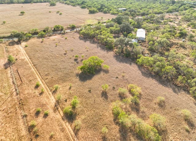 rental at 1750 Sandbranch in Bigfoot, TX — photo 5