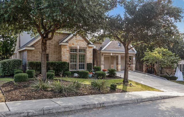 4-bedroom rental at 23330 Bison Cyn in San Antonio, TX — photo 2