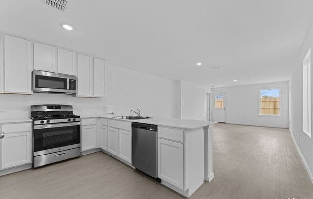 4-bedroom rental at 7330 Brownleaf dr in San Antonio, TX — photo 3