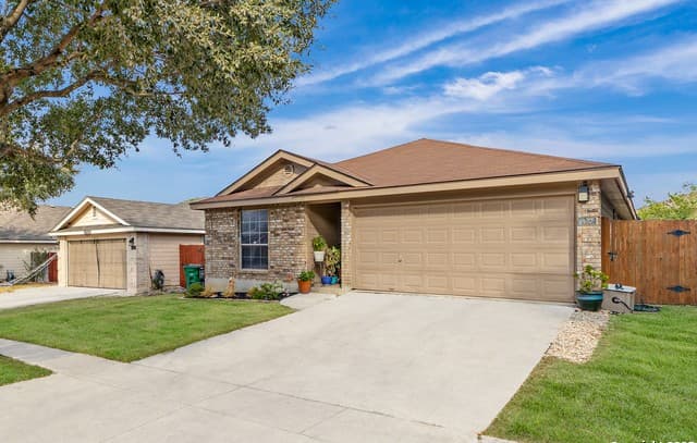 3-bedroom rental at 427 Stable Vista in San Antonio, TX — photo 3