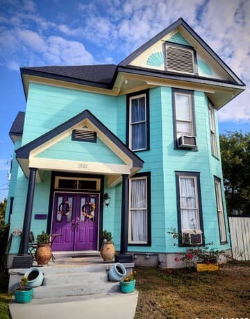 rental at 1901 Interstate 35 in San Antonio, TX — photo 1