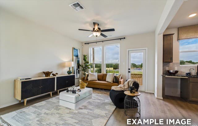 4-bedroom rental at 1018 West 1604 North Unit 302 in San Antonio, TX — photo 5