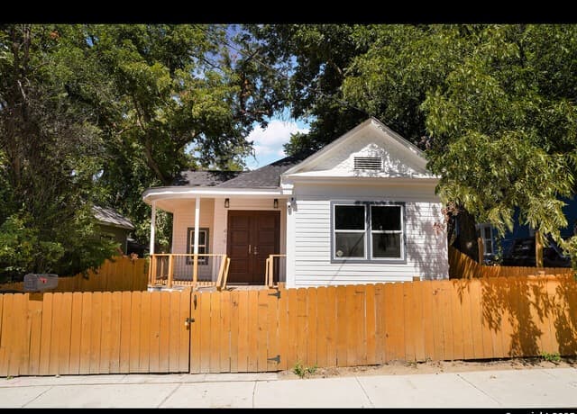 3-bedroom rental at 215 Gulf in San Antonio, TX — photo 3