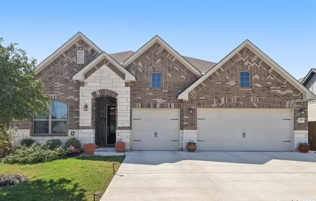 4-bedroom rental at 12550 Silver Gate in San Antonio, TX — photo 1